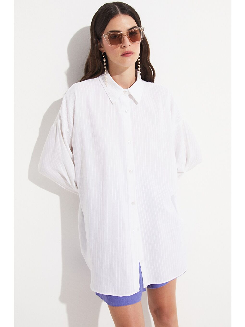 Beyaz Kadın Pamuk Çizgili Geniş Kalıp Dokuma Gömlek-1