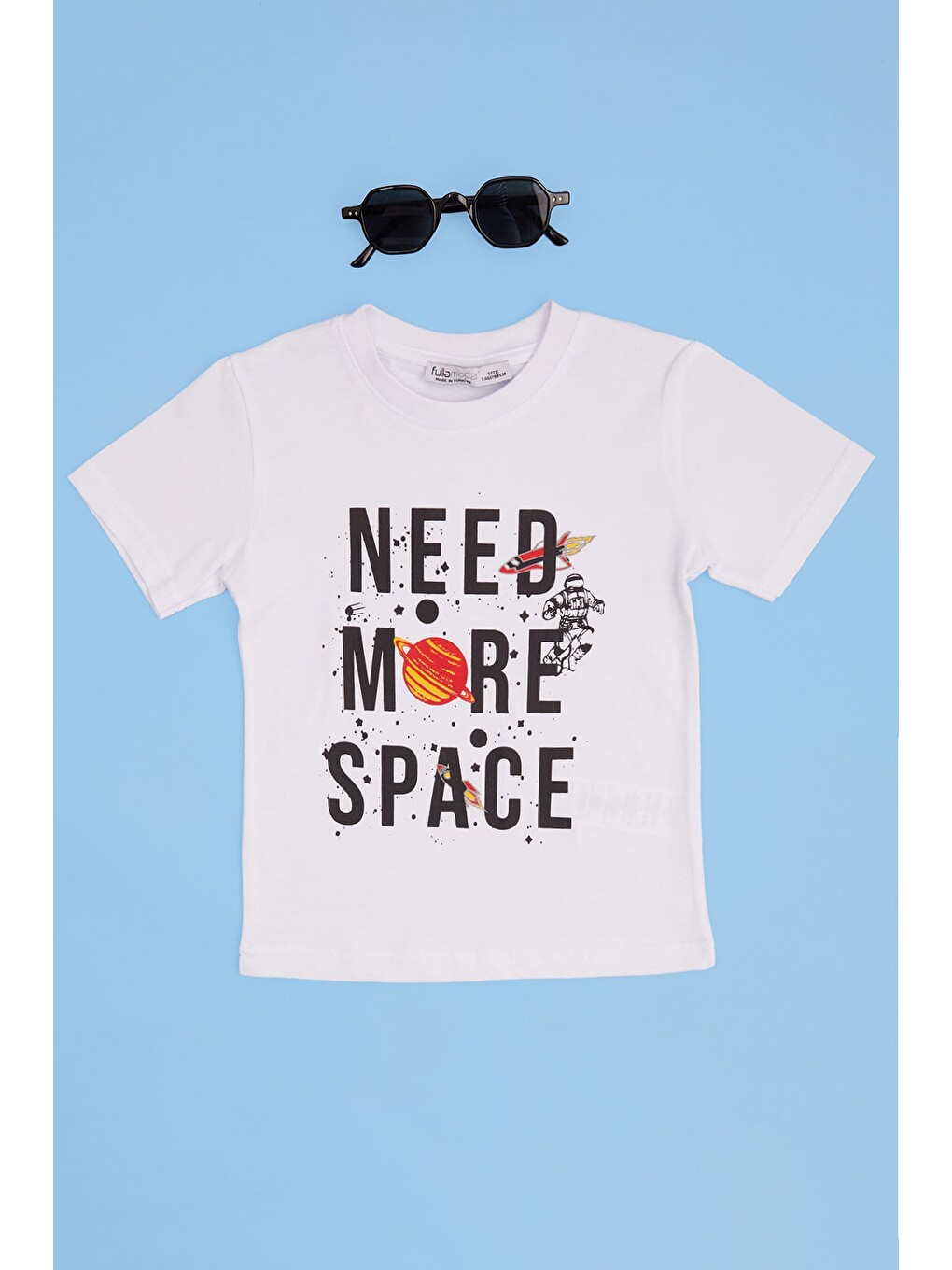 Beyaz Need More Space Baskılı Erkek Çocuk Tişört