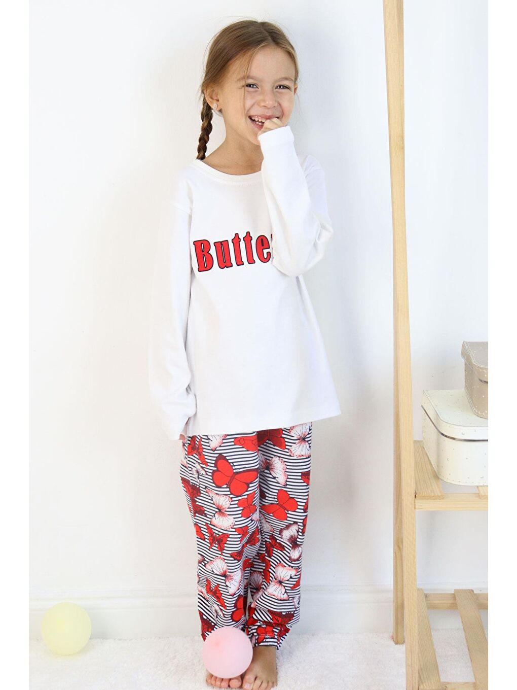 Kız Çocuk Pijama Takımı Kelebek Desenli Yazı Baskılı Beyaz (5-7 Yaş)