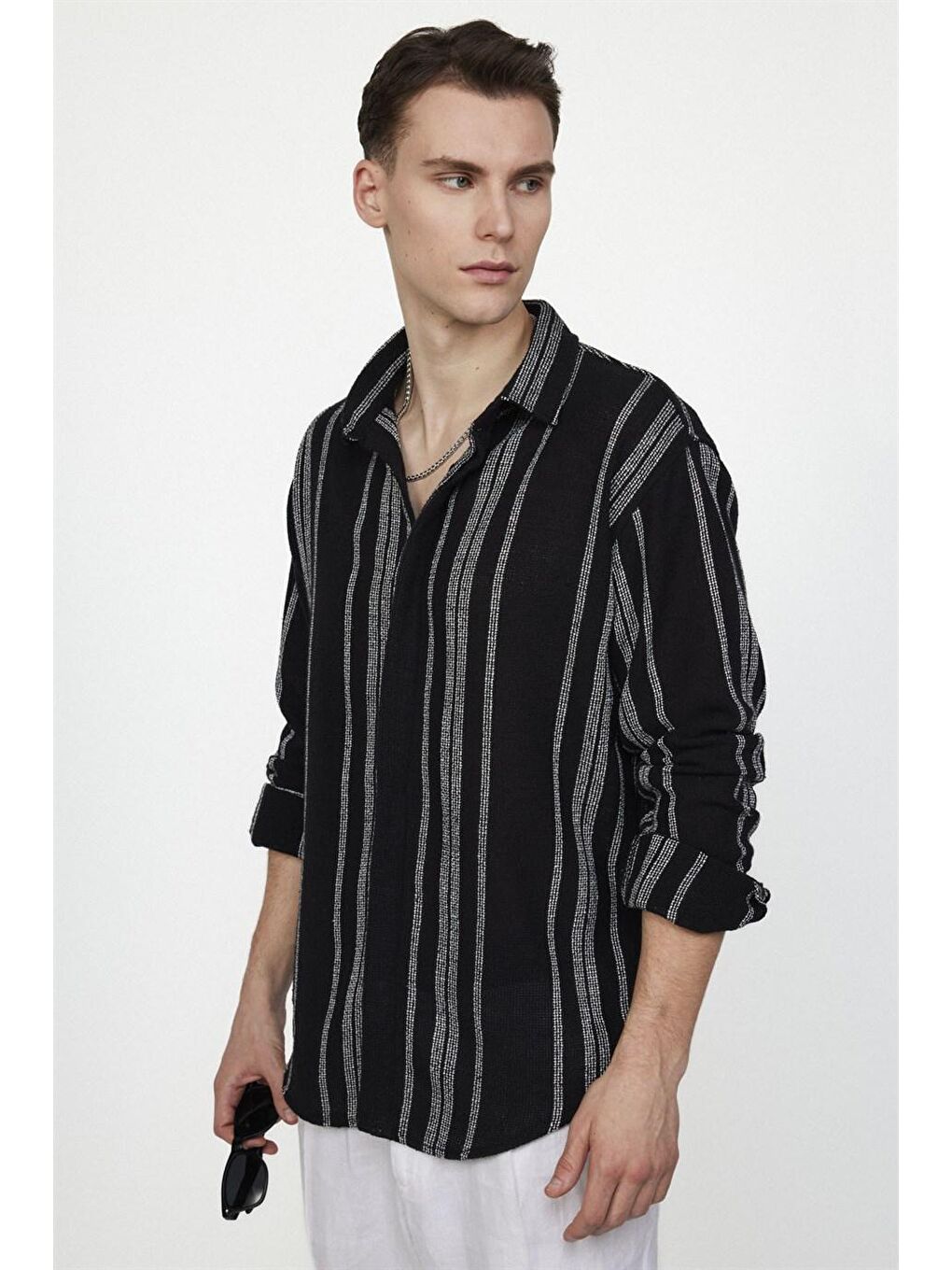 Relax Fit  Petek Örgü Keten Efekt Pamuk Spor Yaka Erkek Siyah Gömlek-1