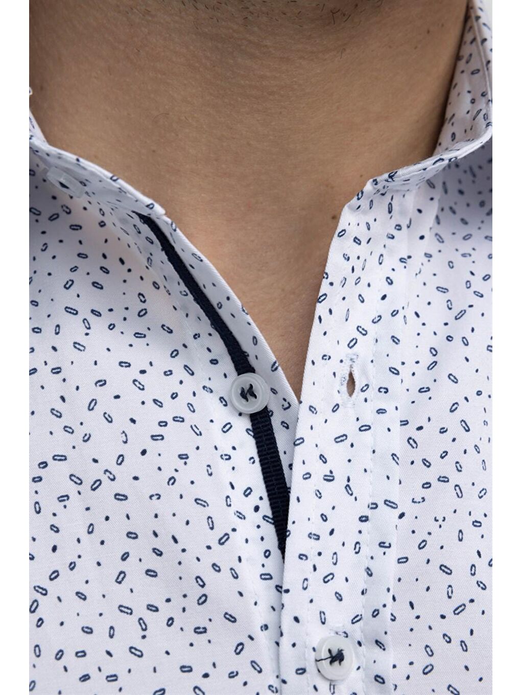 Klasik Fit Kısa Kol Baskılı Spor Yaka Biyeli Erkek Beyaz Gömlek-4