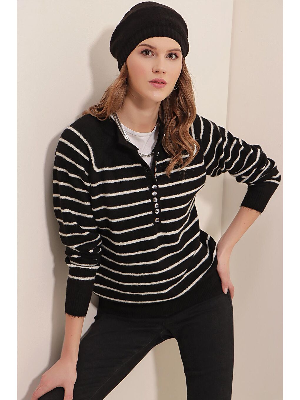 15808 Düğmeli Kazak - Siyah-1