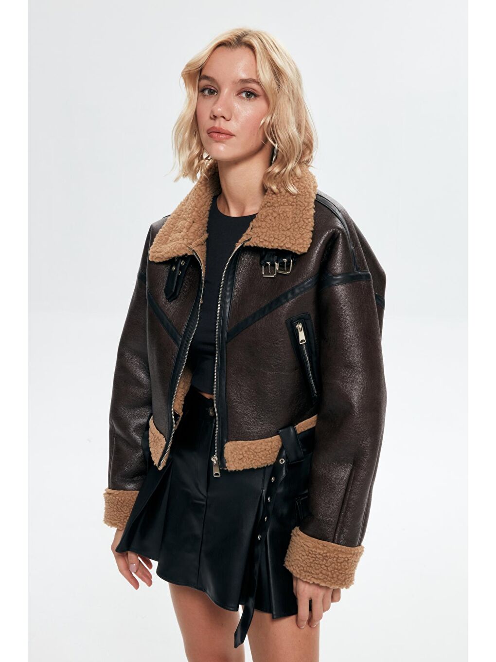 İçi Peluş Detaylı Kemerli Kaban Kahverengi-2