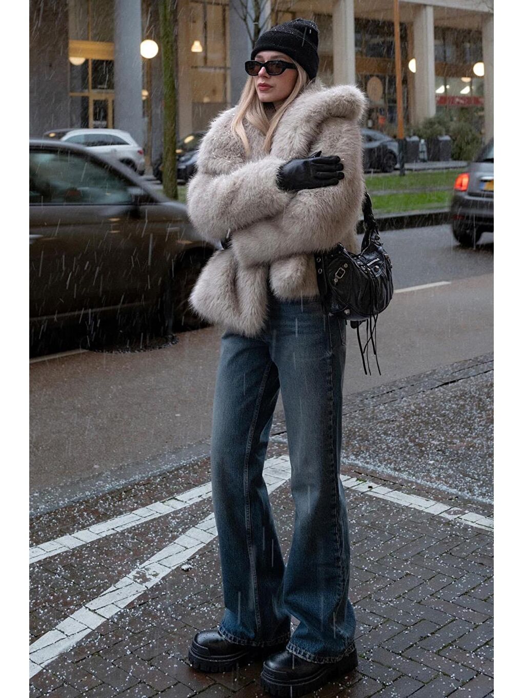 Bej Yumuşak Dokulu Kadın Kürk Mont Mg2204-2