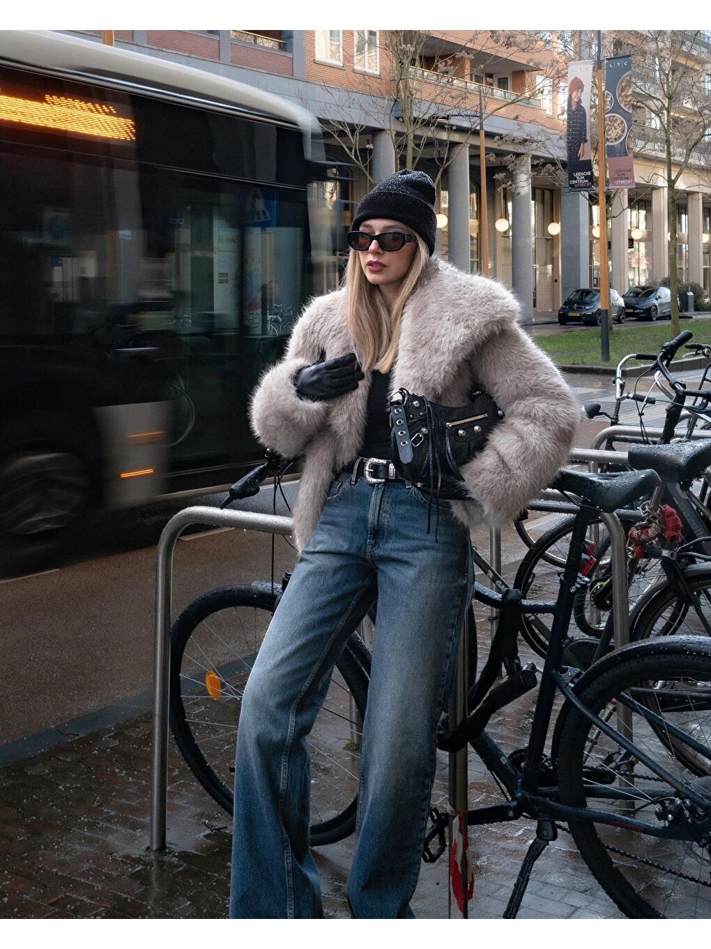 Bej Yumuşak Dokulu Kadın Kürk Mont Mg2204-1