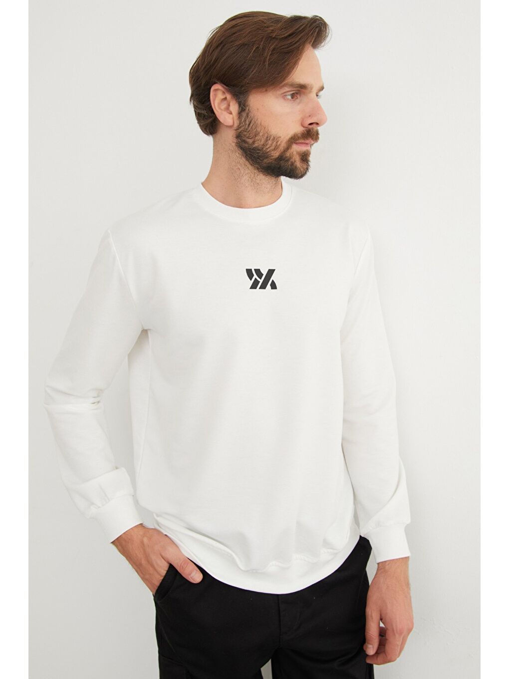 Ekru Kabartma Baskılı Bisiklet Yaka Sweatshirt-1