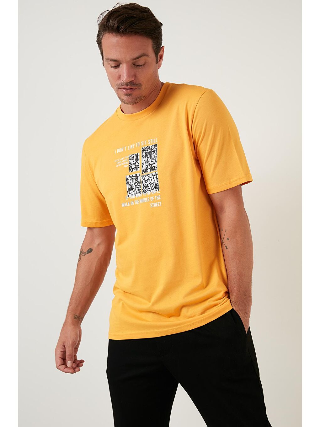 Sarı Baskılı Regular Fit Bisiklet Yaka %100 Pamuk Tişört 5727404-2