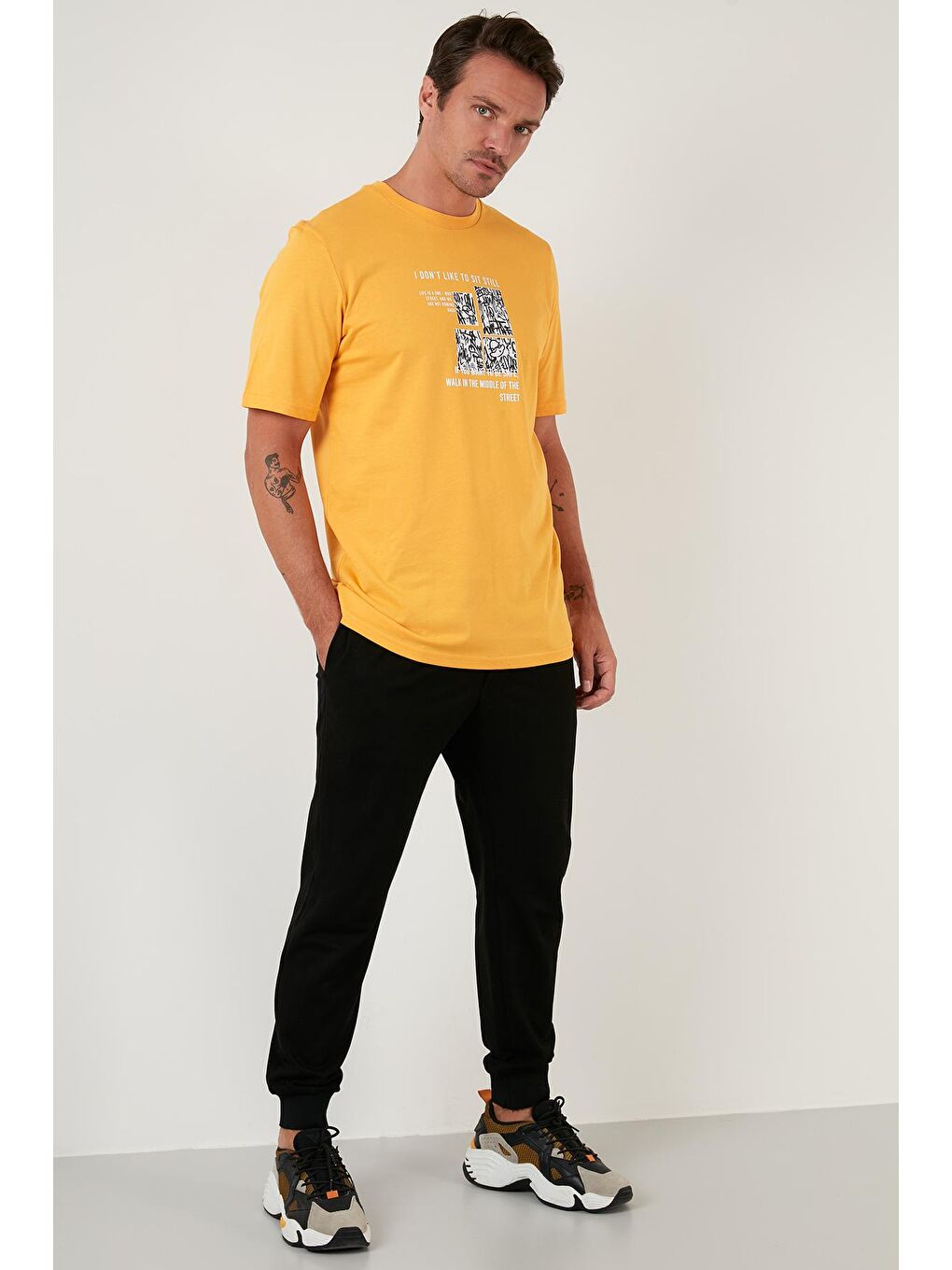 Sarı Baskılı Regular Fit Bisiklet Yaka %100 Pamuk Tişört 5727404-3