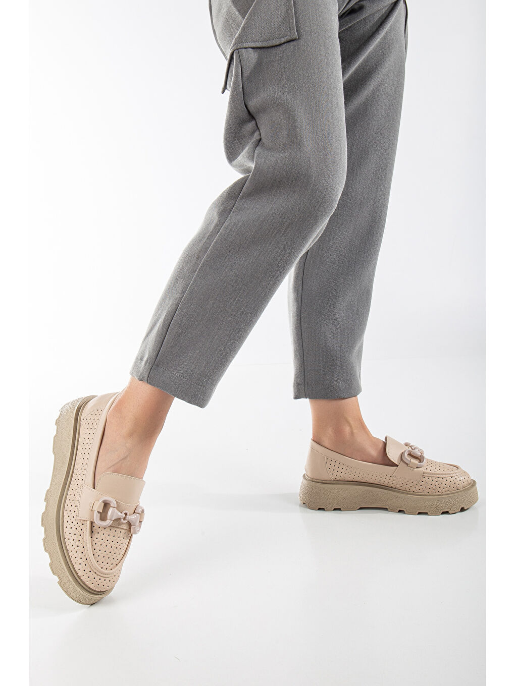 Bej Kadın Ten Önü Tokalı Kalın Poli Taban Loafer-1