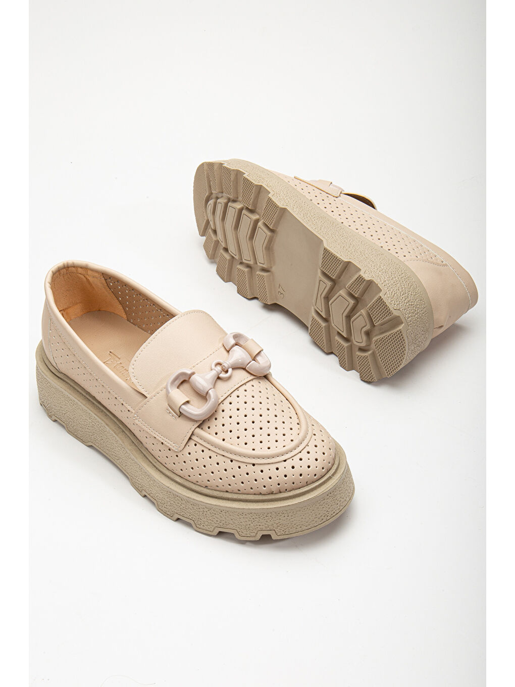 Bej Kadın Ten Önü Tokalı Kalın Poli Taban Loafer-3