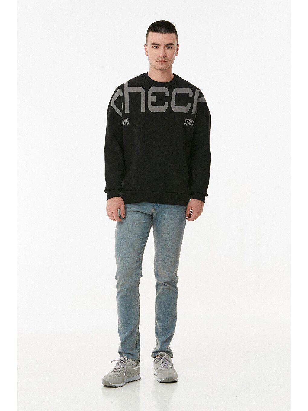 Siyah Yazı Baskılı Bisiklet Yaka Sweatshirt-1