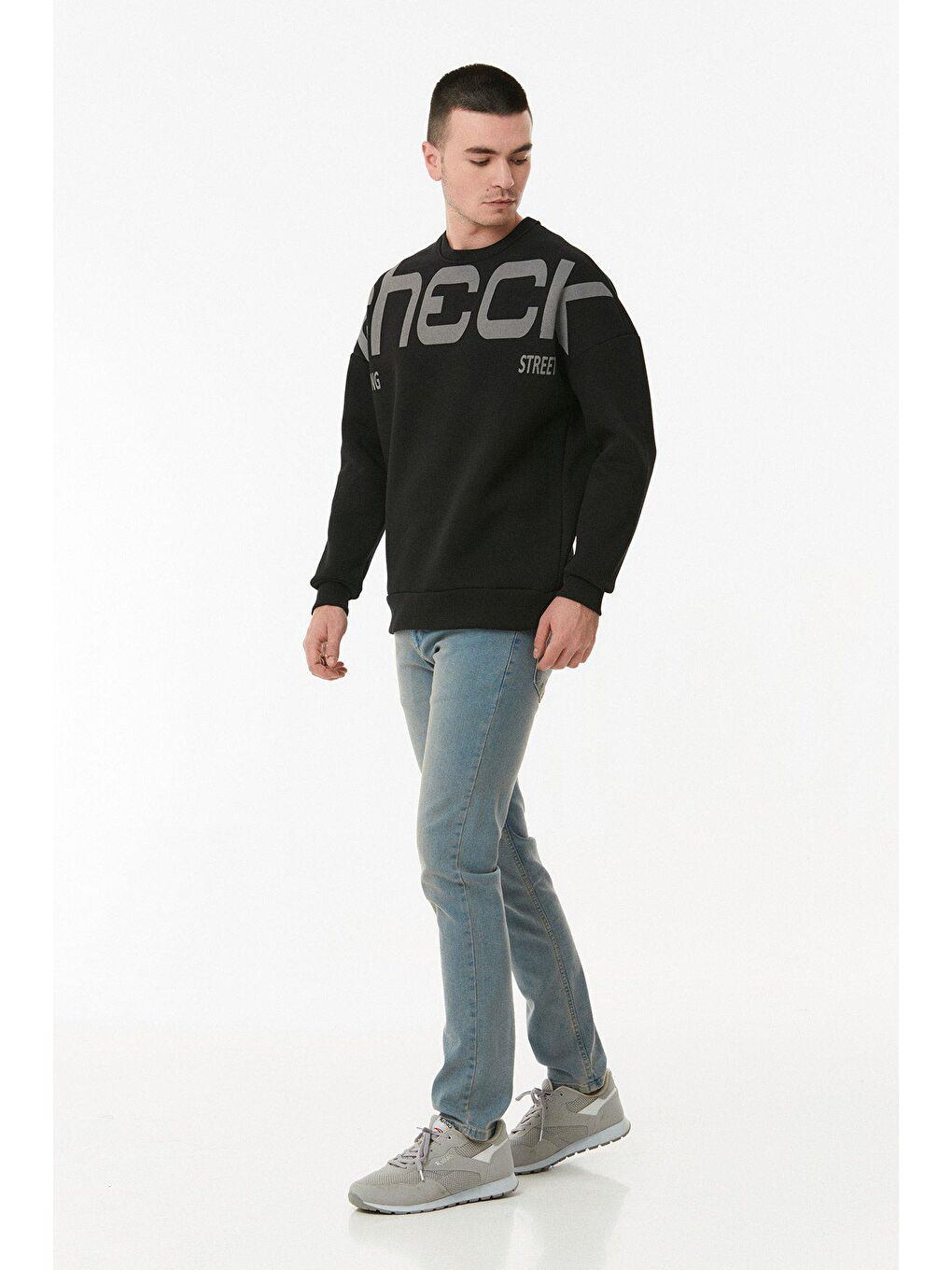Siyah Yazı Baskılı Bisiklet Yaka Sweatshirt-2