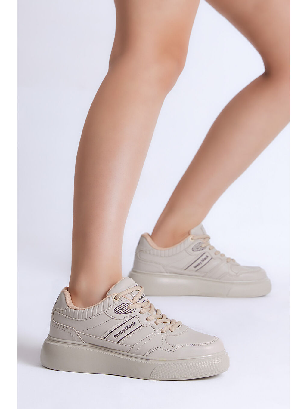 Kadın Bej Beyaz Siyah Poli Taban Yanı Şeritli Bağcıklı Sneaker