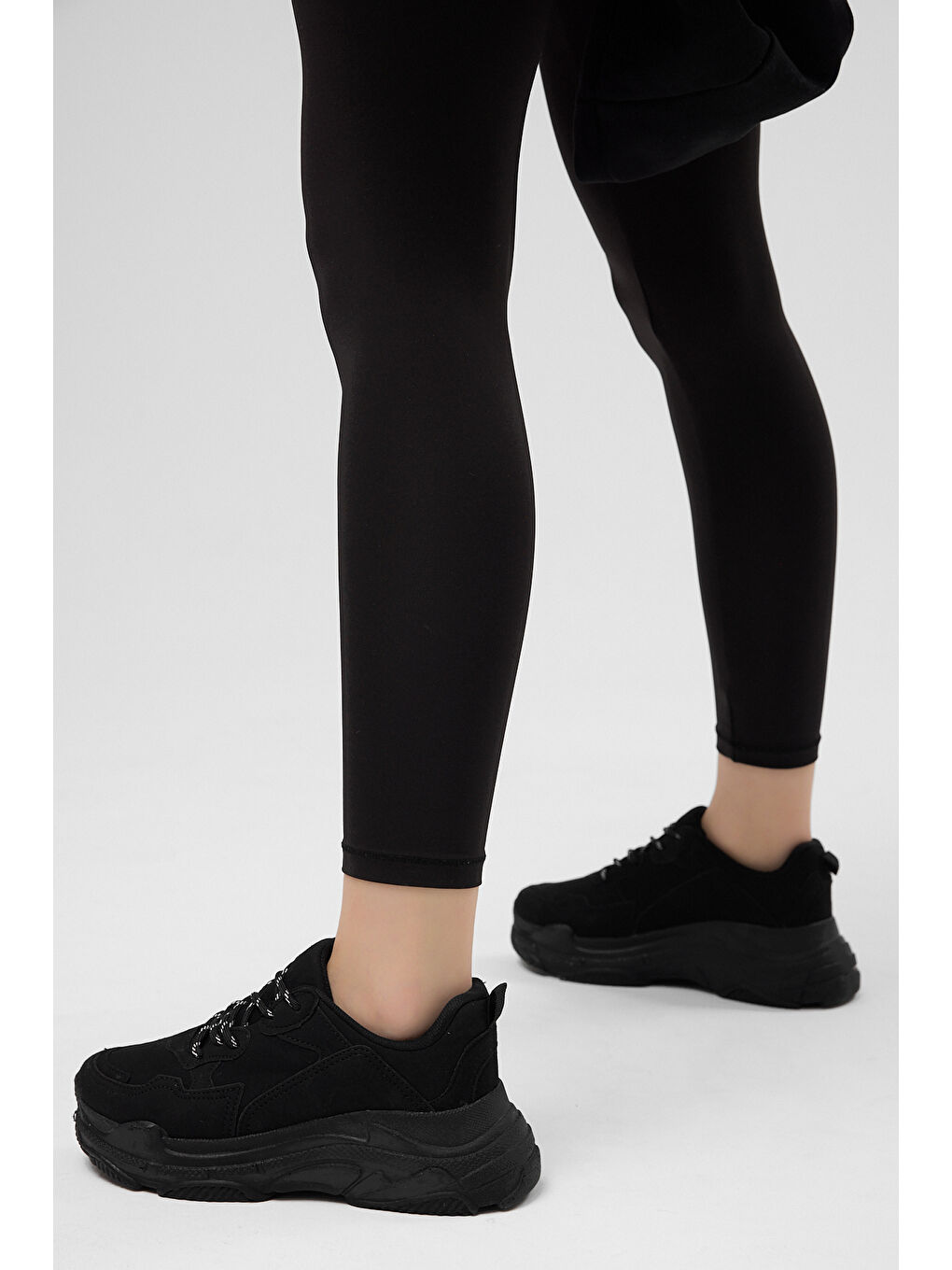 Kadın Siyah Süet Yüksek Taban Bağcıklı Spor Ayakkabı-3