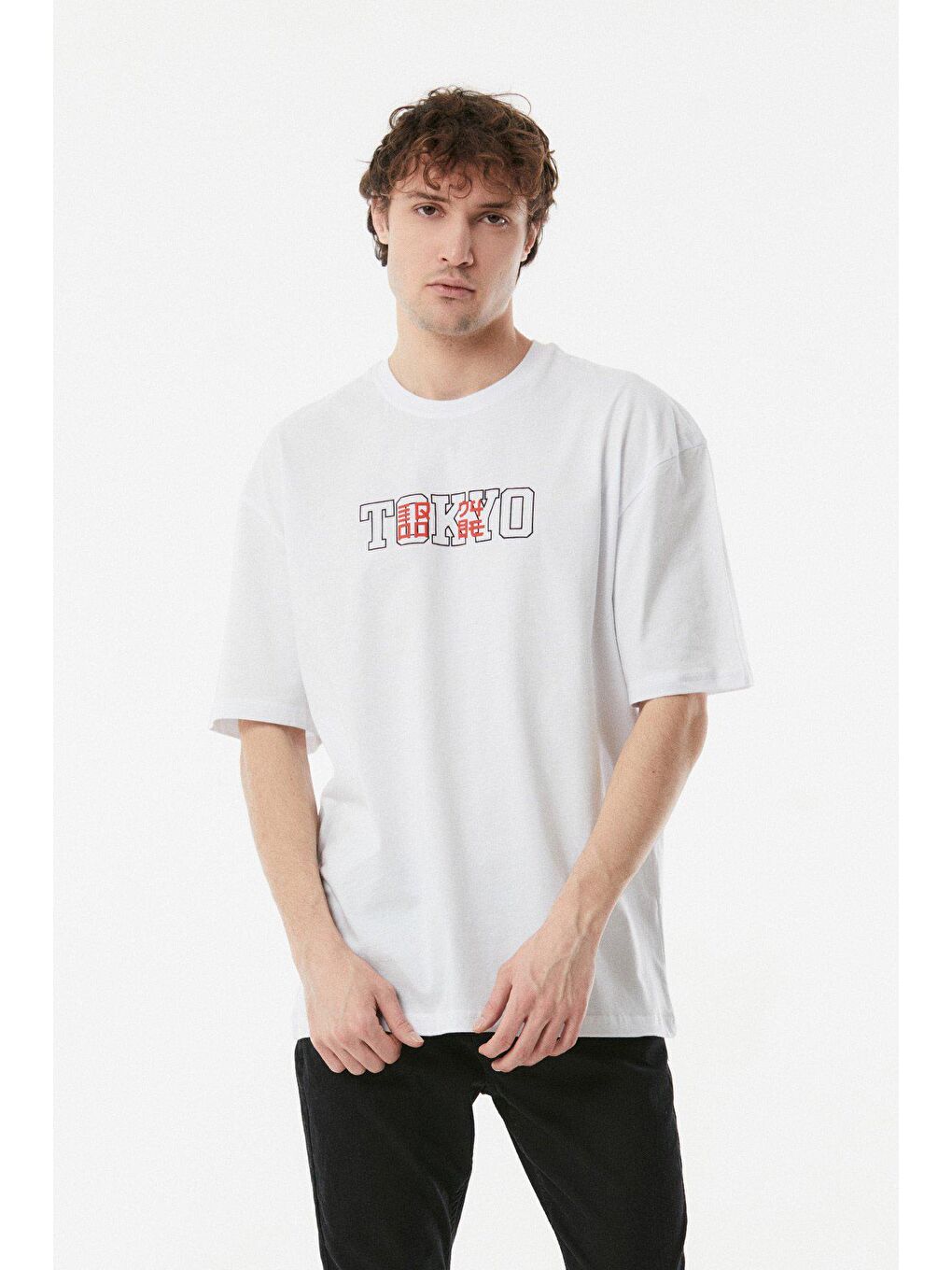 Beyaz Tokyo Baskılı Oversize Tişört