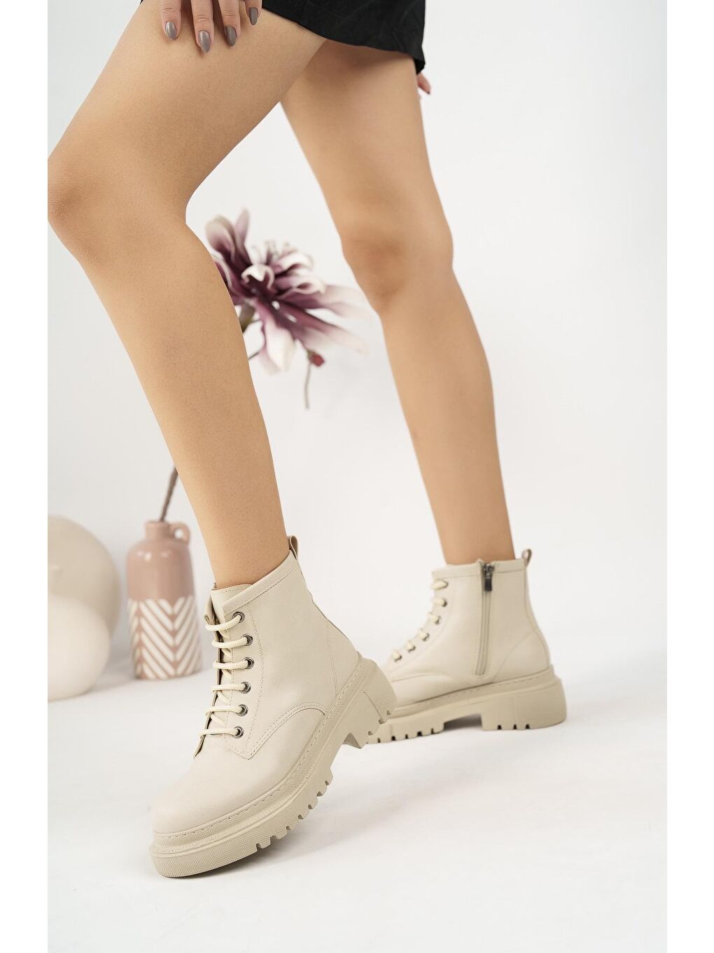 Bej Kadın Kalın Taban Bağcıklı Bot