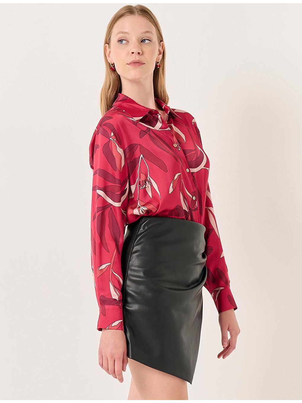 Siyah Dar Kesim Asimetrik Mini Deri Etek-3