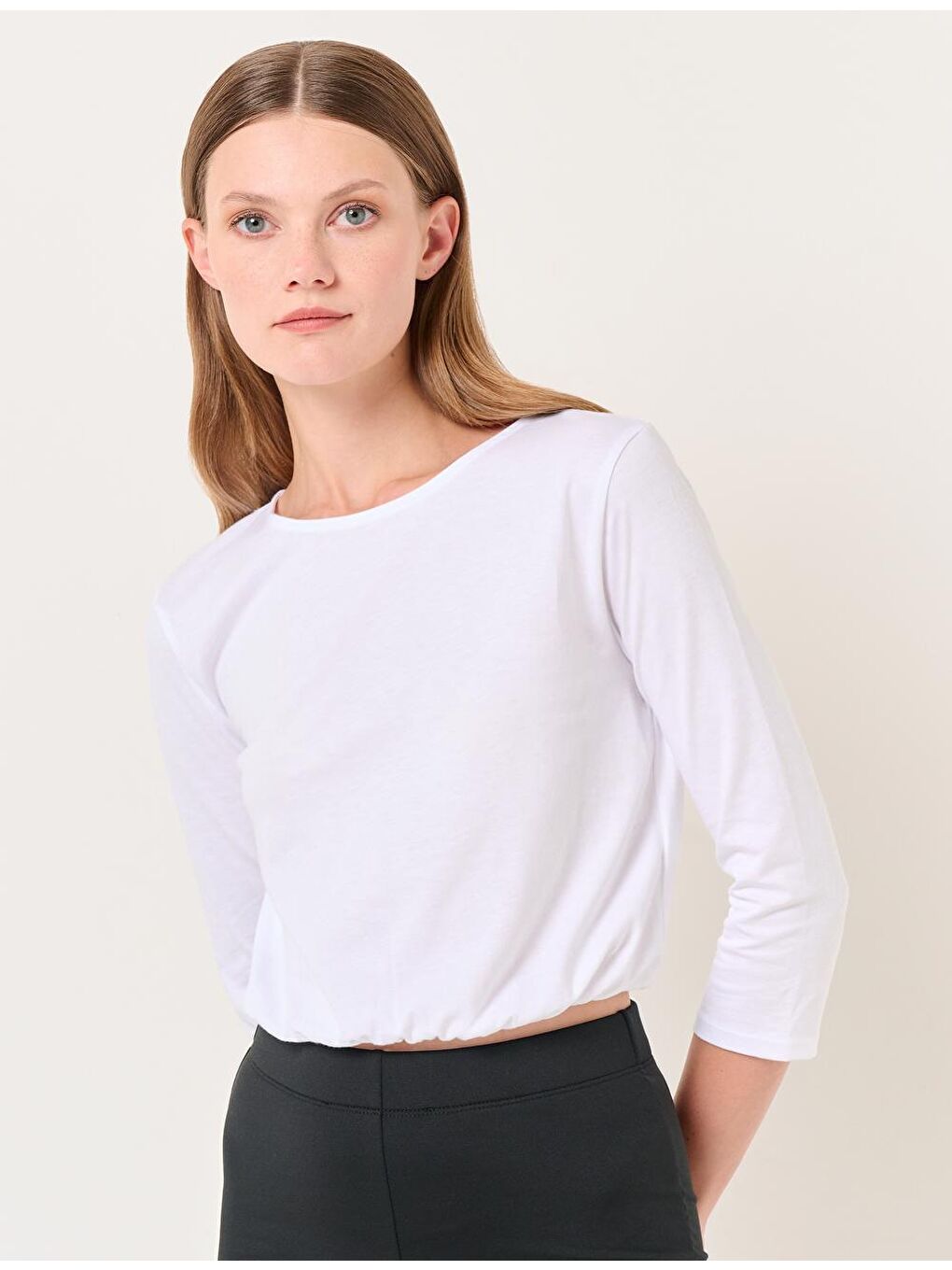 Beyaz Truvakar Kol Yuvarlak Yaka Pamuklu Tişört