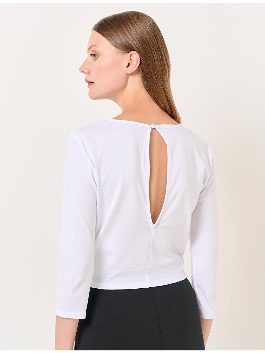 Beyaz Truvakar Kol Yuvarlak Yaka Pamuklu Tişört-4