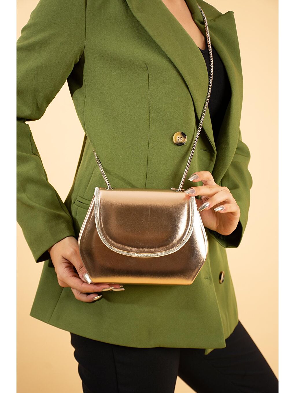 Pembe Parlak Deri Taş Detaylı Zincir Askılı Kadın Omuz Çantası BAG488-23