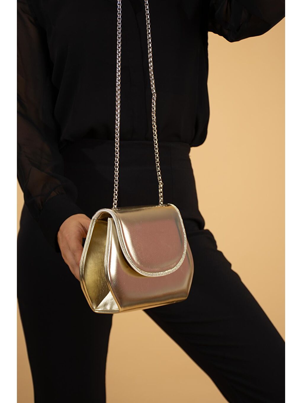 Sarı Parlak Deri Taş Detaylı Zincir Askılı Kadın Omuz Çantası BAG488-23-2