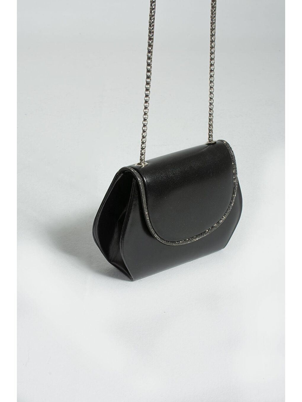 Siyah Parlak Deri Taş Detaylı Zincir Askılı Kadın Omuz Çantası BAG488-23-4