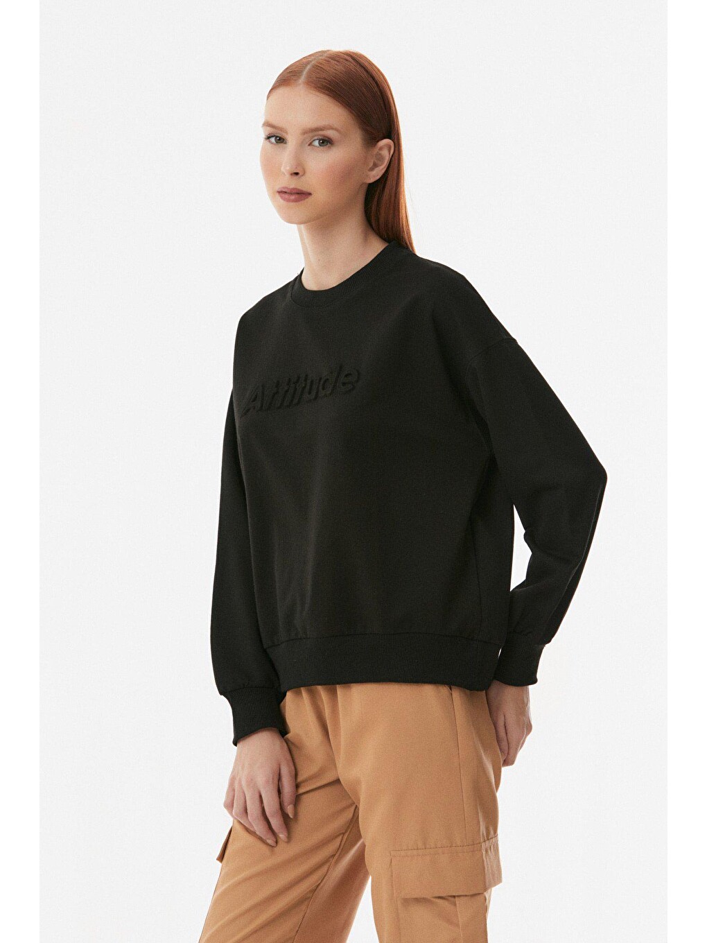 Siyah Kabartma Baskılı Bisiklet Yaka Sweatshirt-1