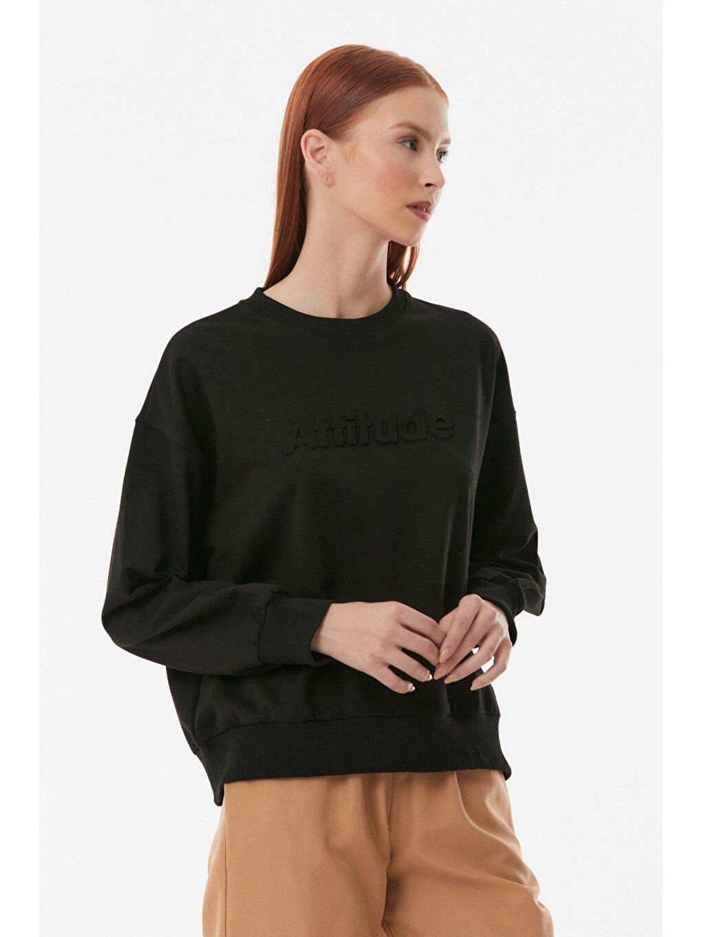 Siyah Kabartma Baskılı Bisiklet Yaka Sweatshirt-3