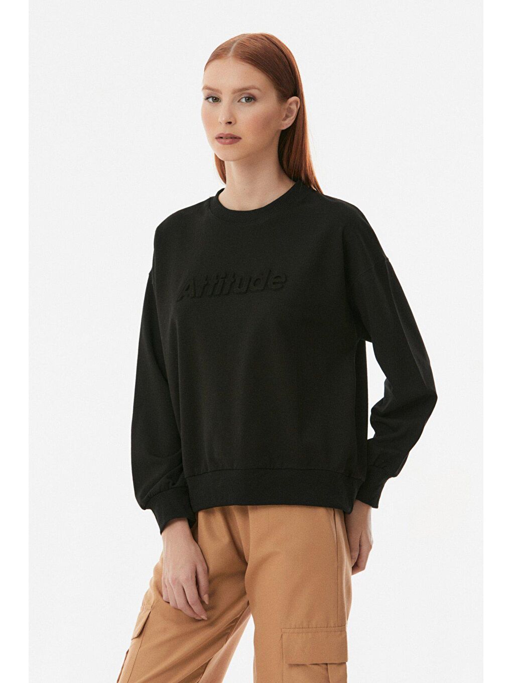 Siyah Kabartma Baskılı Bisiklet Yaka Sweatshirt-4