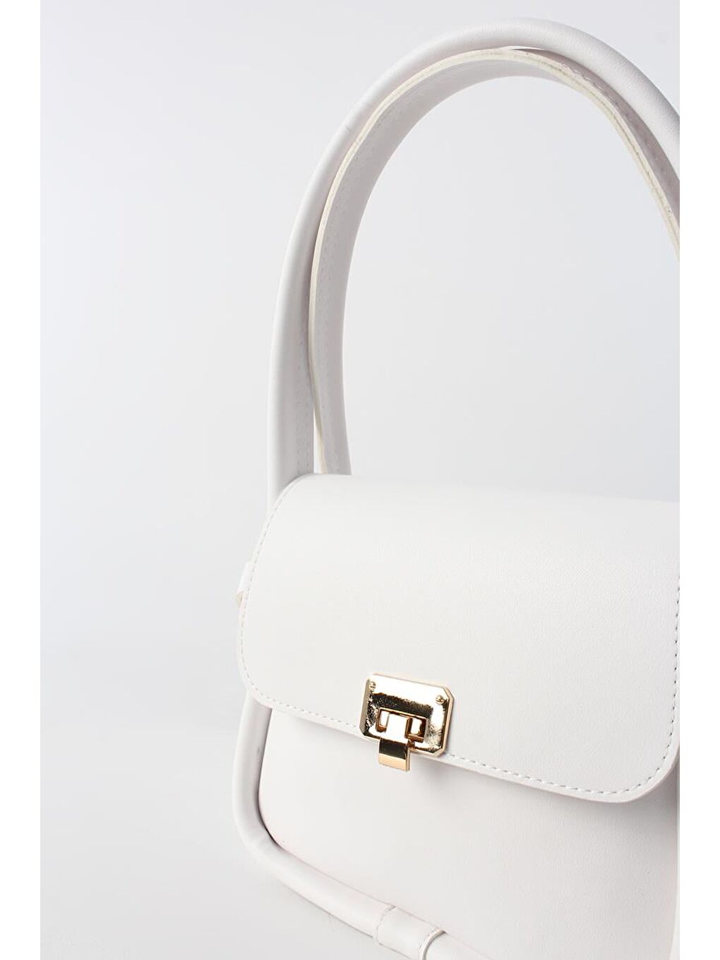 Beyaz-Metal Kilitli Çapraz Askılı Suni Deri Omuz Çantası-5