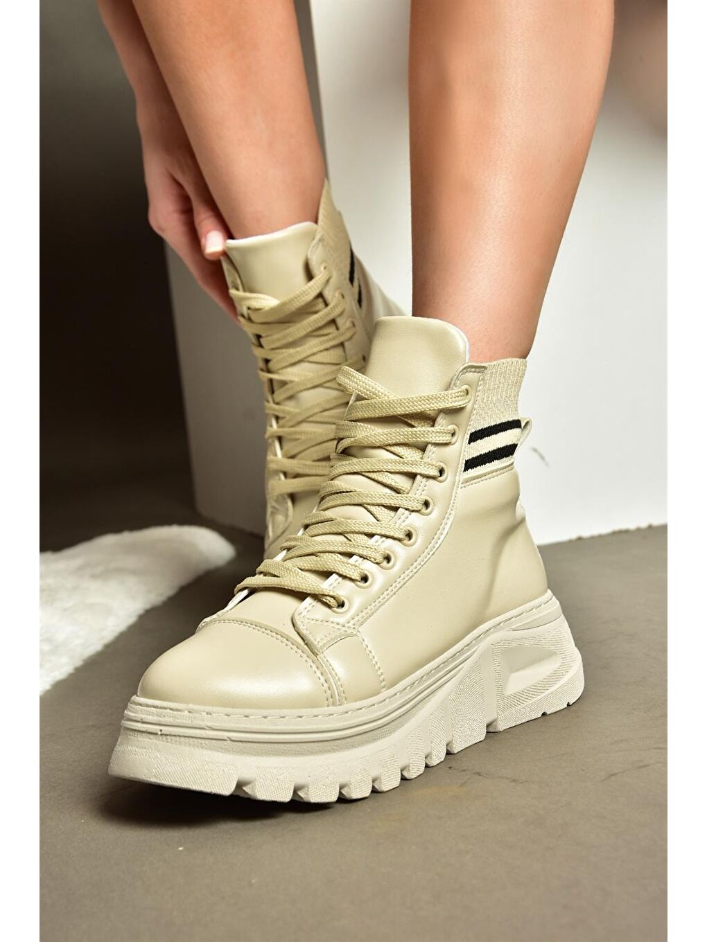 R2506600 Bej Kadın Bot