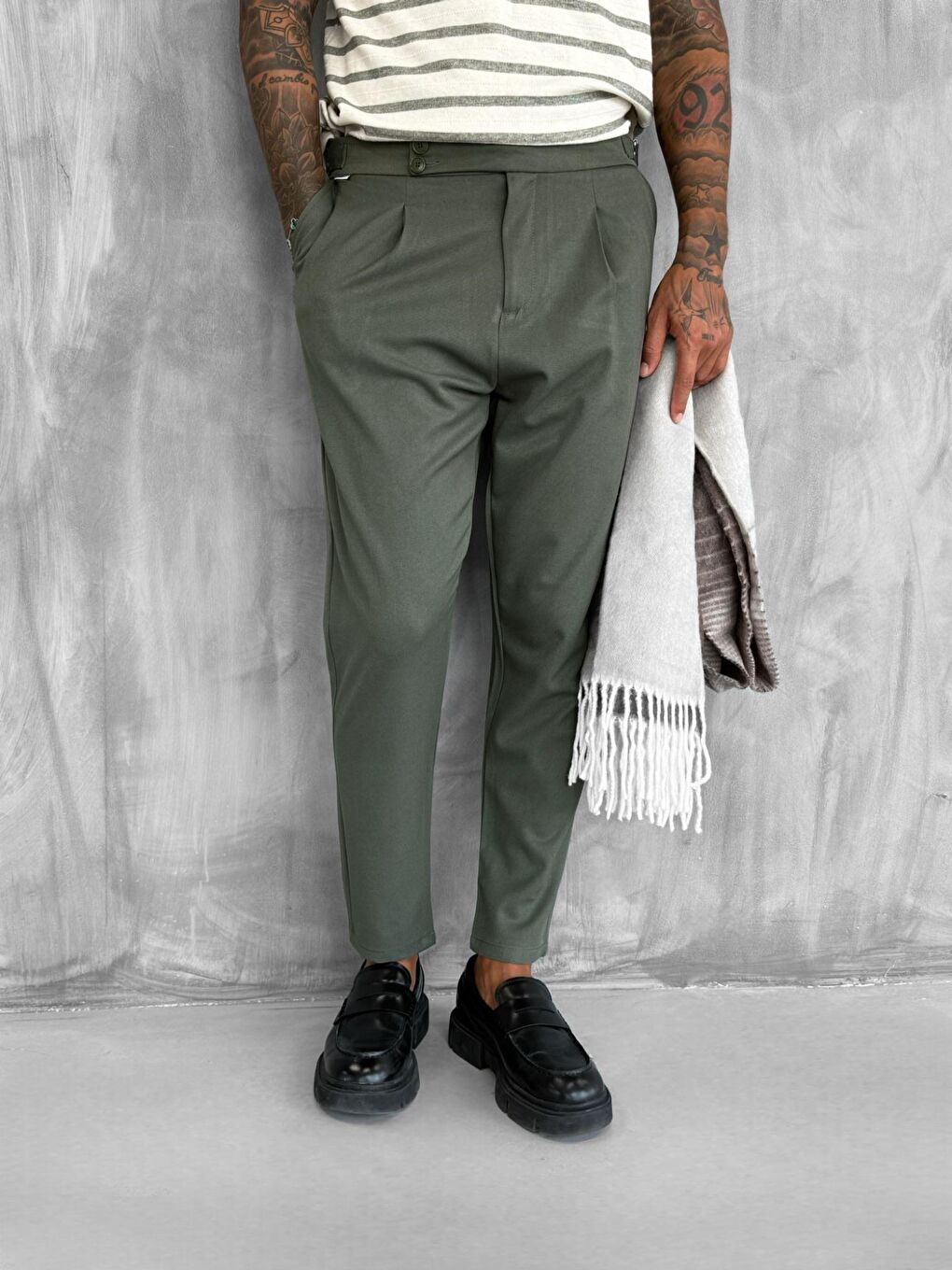 Erkek Ayarlanabilir Tokalı Pileli Kumaş Pantolon Haki-1