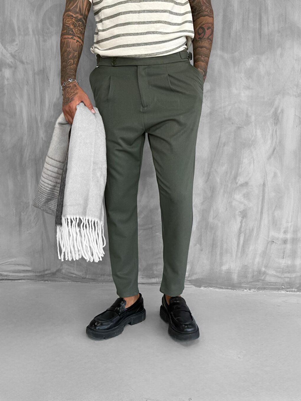 Erkek Ayarlanabilir Tokalı Pileli Kumaş Pantolon Haki-2
