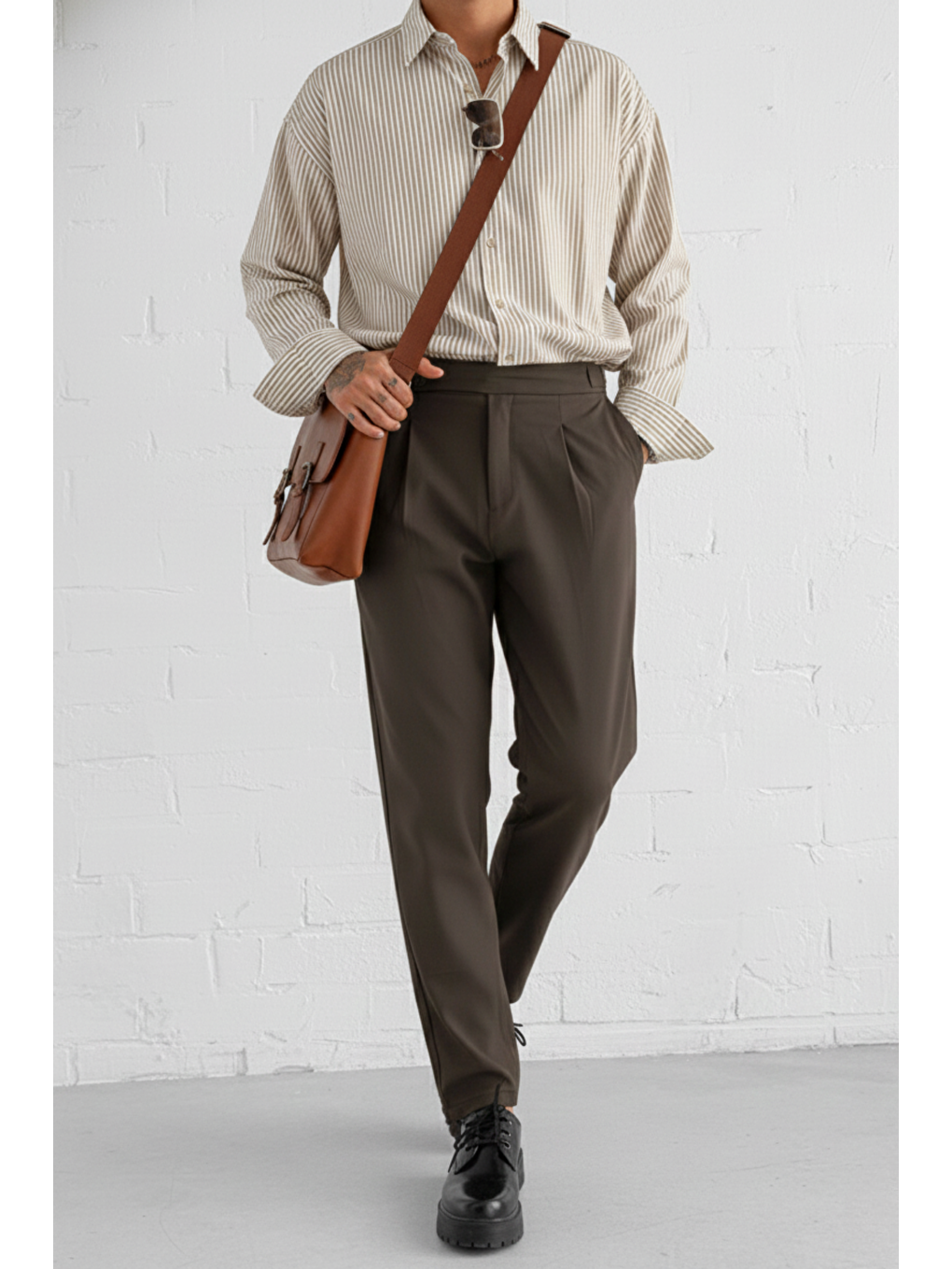 Erkek Ayarlanabilir Tokalı Pileli Kumaş Pantolon Kahverengi-1