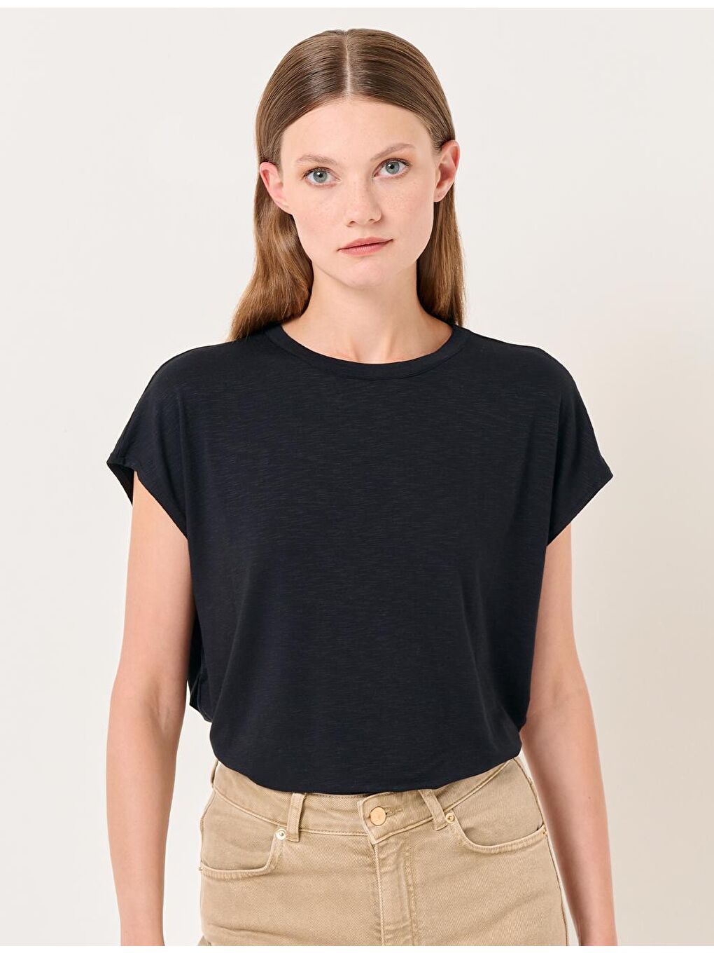 Siyah Bisiklet Yaka Kolsuz Düz Tişört-2