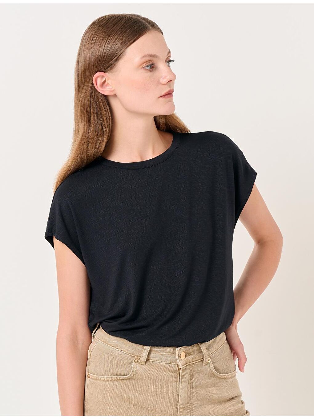 Siyah Bisiklet Yaka Kolsuz Düz Tişört-3