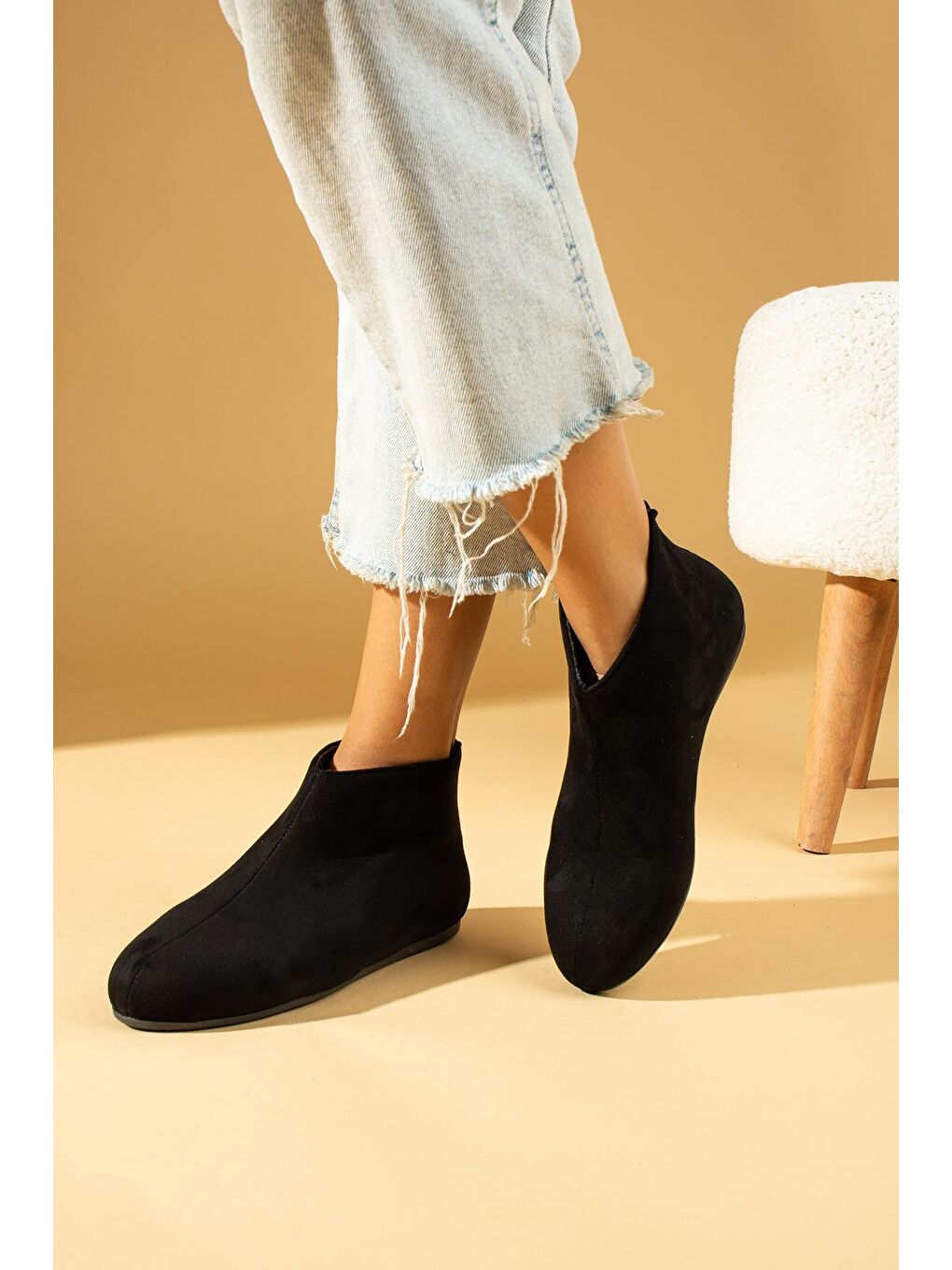 Siyah İnce Taban Çarık Görünümlü Fermuarlı Kadın Bot&Bootie 53-1300-23Süet-1