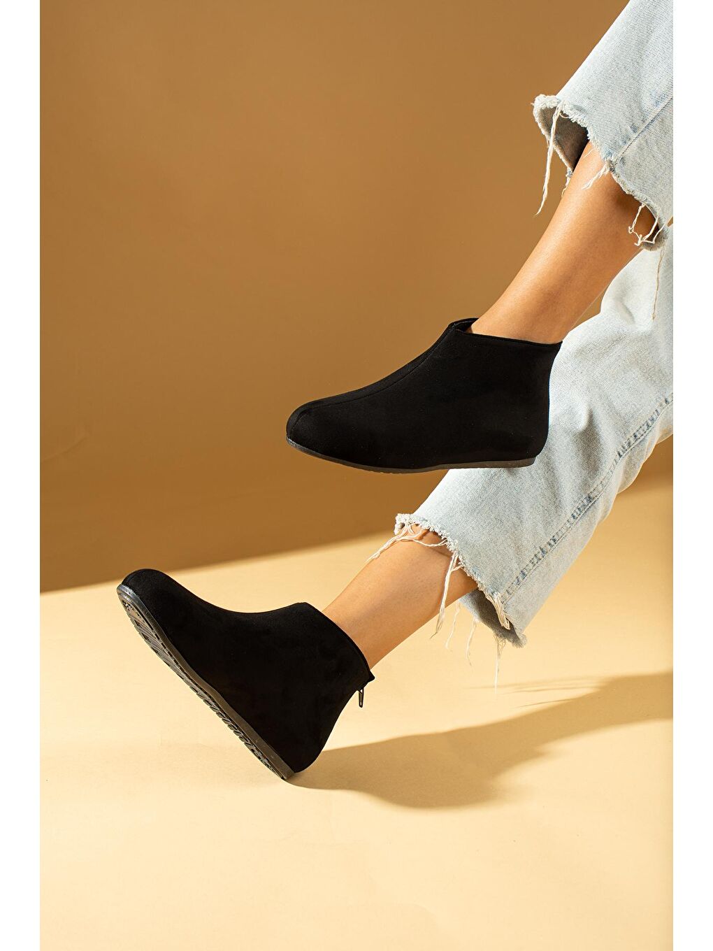 Siyah İnce Taban Çarık Görünümlü Fermuarlı Kadın Bot&Bootie 53-1300-23Süet-2