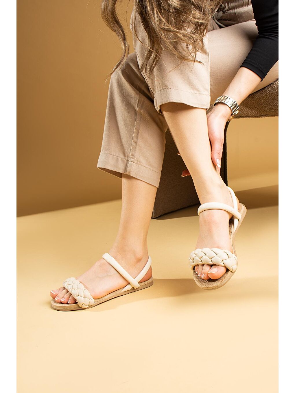 Bej Örgülü Rahat Taban Kadın Sandalet 41-30-22