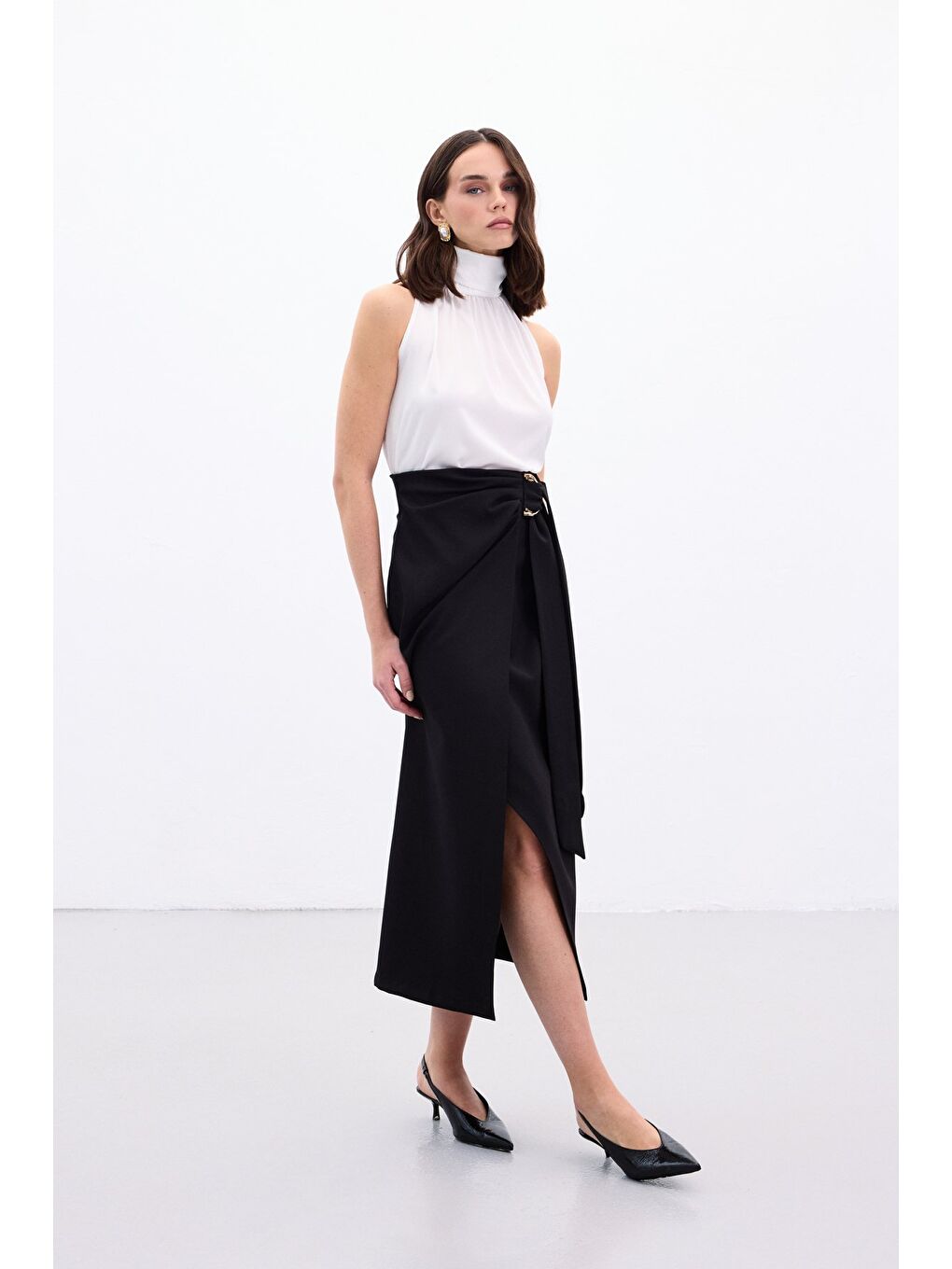 Aksesuar Kuşaklı Yırtmaçlı Etek - Siyah-1