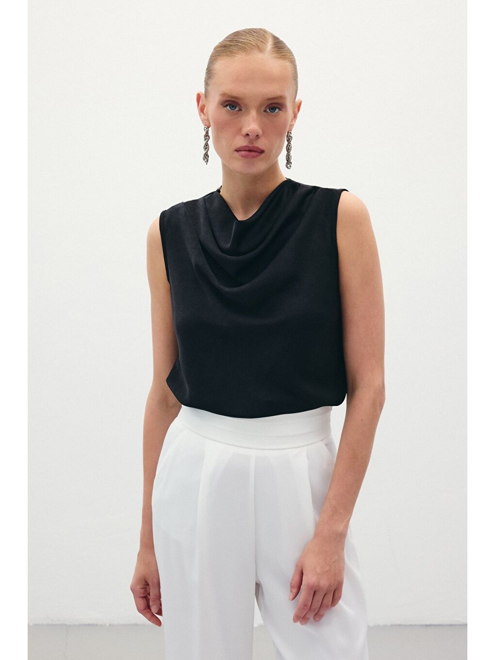 Degaje Yaka Saten Bluz - Siyah-1