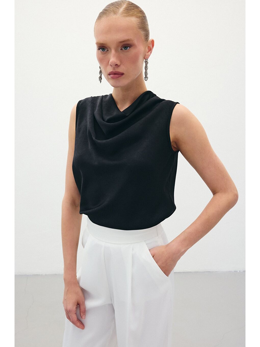 Degaje Yaka Saten Bluz - Siyah-3