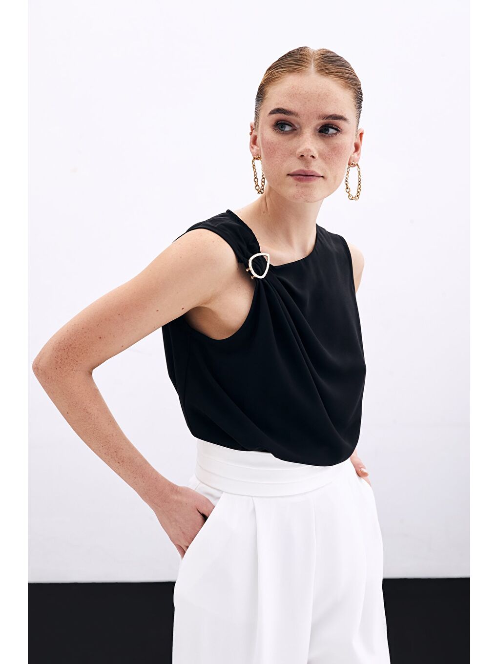 Tek Omuz Detaylı Bluz - Siyah-1