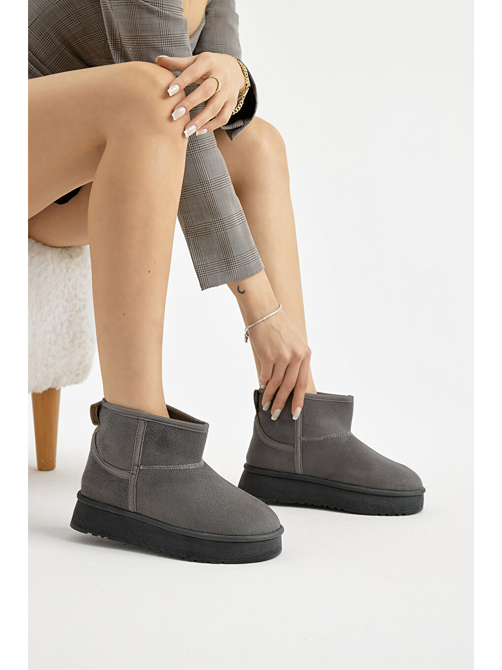 Gri Kadın Füme Kalın Poli Taban Süet Görünümlü Günlük Bot-1