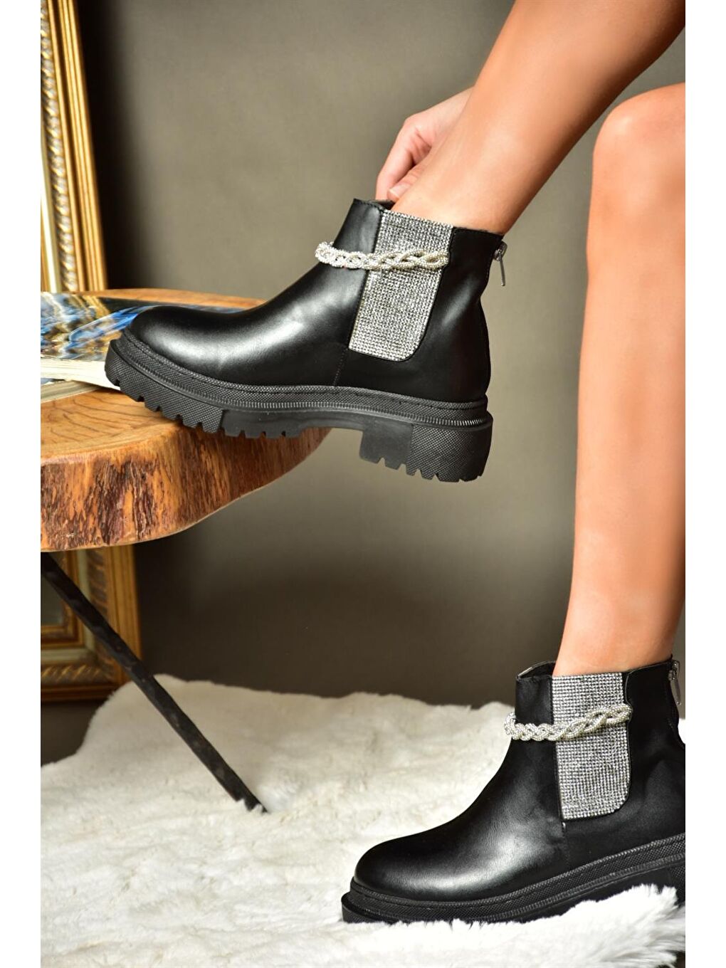R7264182 Siyah Kadın Bot