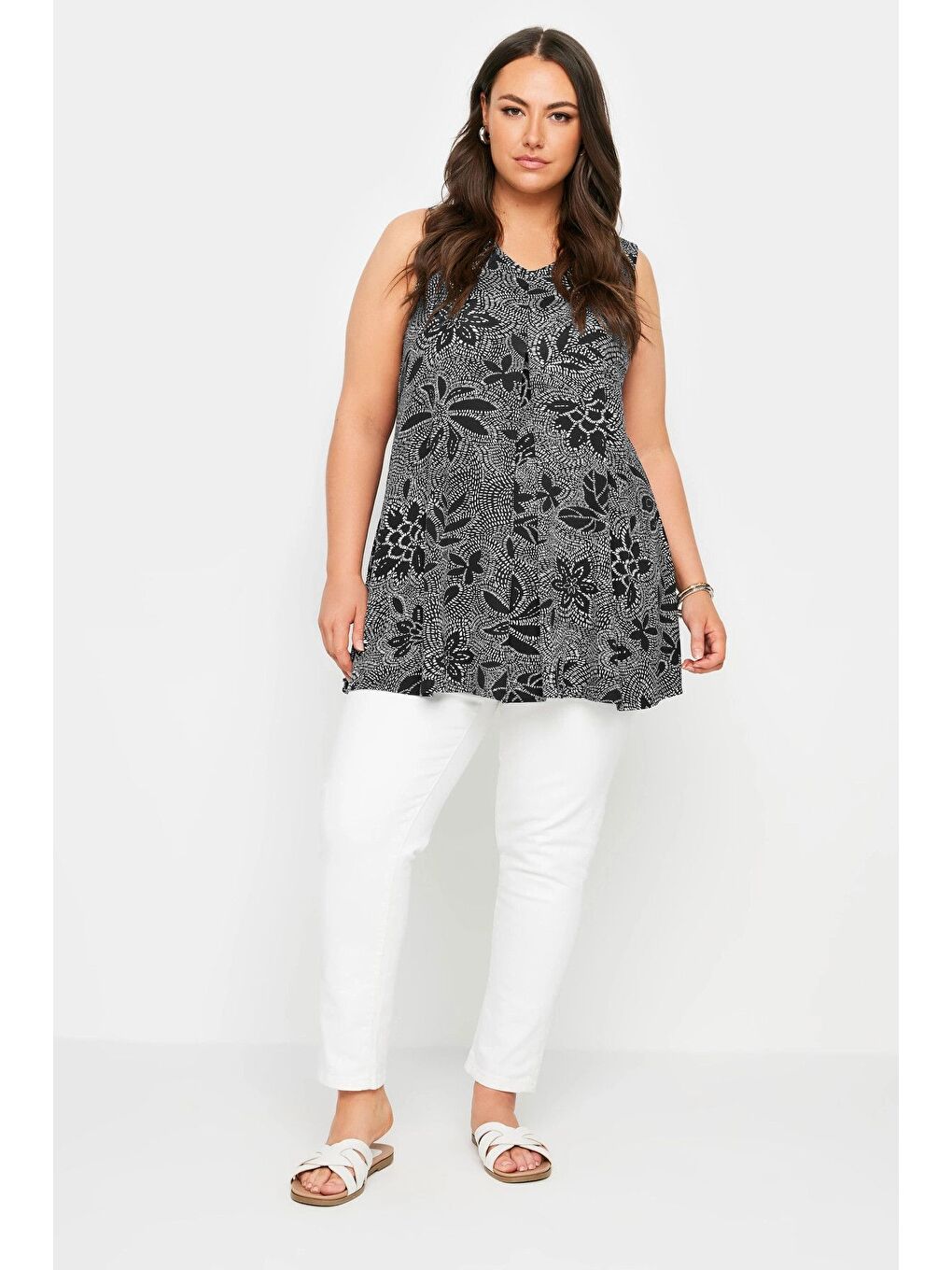 Siyah Büyük Beden Kolsuz V Yaka Desenli Elastanlı Bluz 321773-2