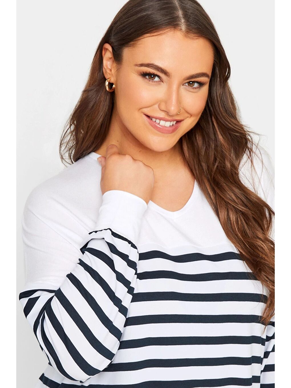 Beyaz Büyük Beden V Yaka Uzun Kollu Yırtmaç Detaylı Tişört 301620-2