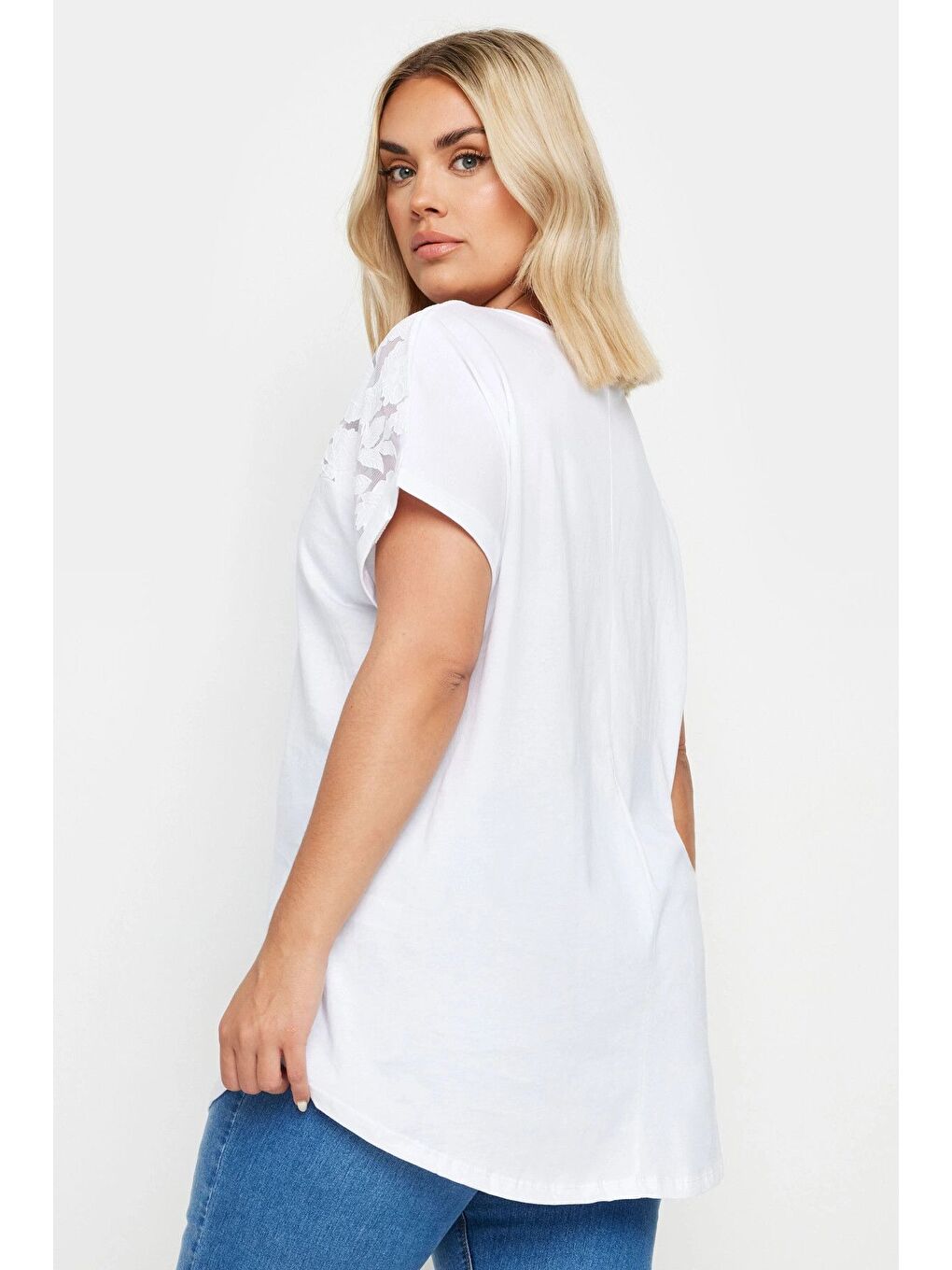 Beyaz Büyük Beden Bisiklet Yaka Tül Detaylı Kısa Kollu Tişört 321926-8