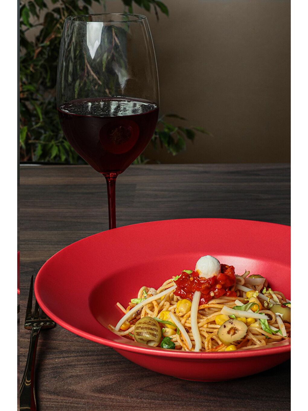 Mat Kırmızı Delta Makarna Tabağı 26 Cm-1