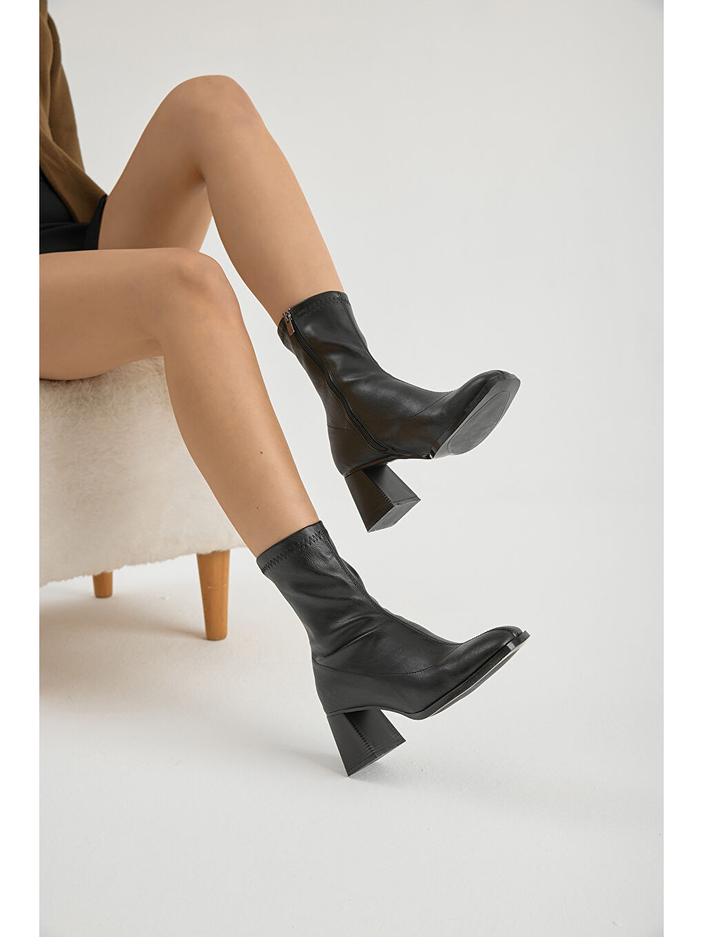 Kadın Siyah TPU Taban Suni Deri Oval Burunlu Fermuarlı Topuklu Bot-2
